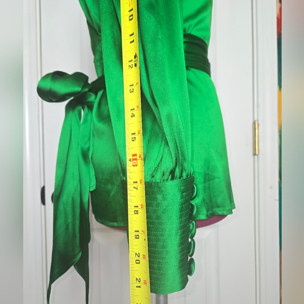 Diane Von Furstenberg Ariana Emerald Green Silk Blend Wrap Blouse Size 4 - Picture 10 of 13